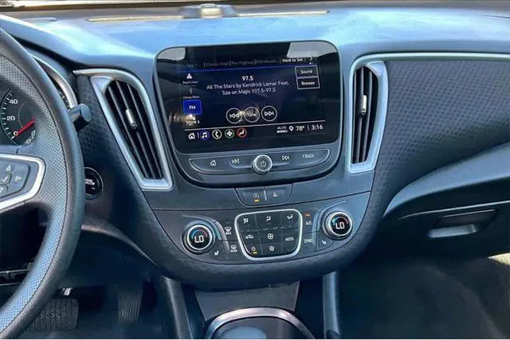 $19991 : Chevrolet Malibu 2023 LT 4dr image 9