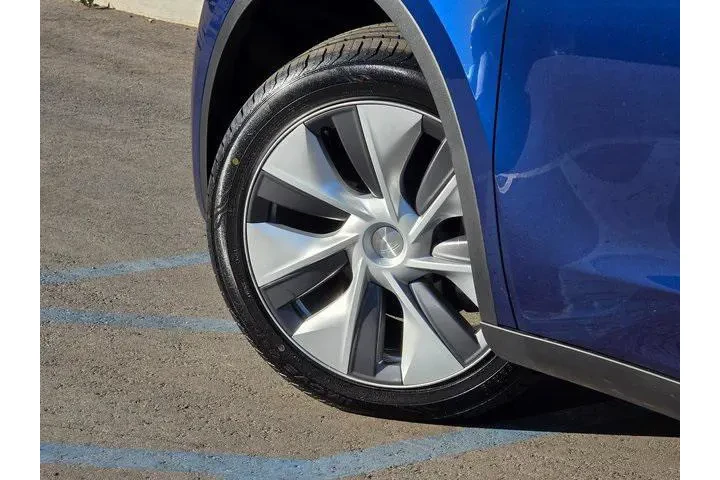 $32400 : Tesla Model Y 2023 AWD 4dr C image 8