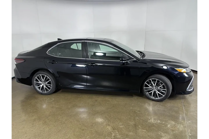 $31295 : Gold Certified 2024 Camry Hyb image 8