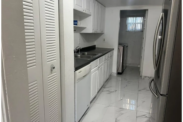 $850 : RENTO HABITACIÓN KENDALL image 6