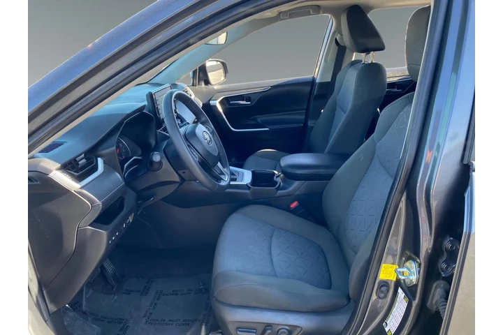 $30399 : Toyota RAV4 2022 XLE 4dr SUV image 9