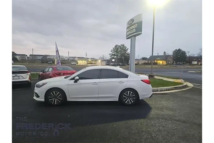 $14000 : Subaru Legacy 2019 AWD 2.5i image 1