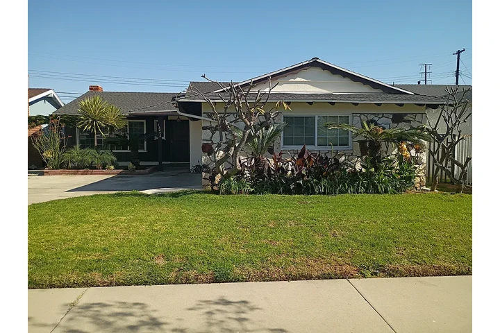 $1500 : Downey 3 & 2 Available image 1