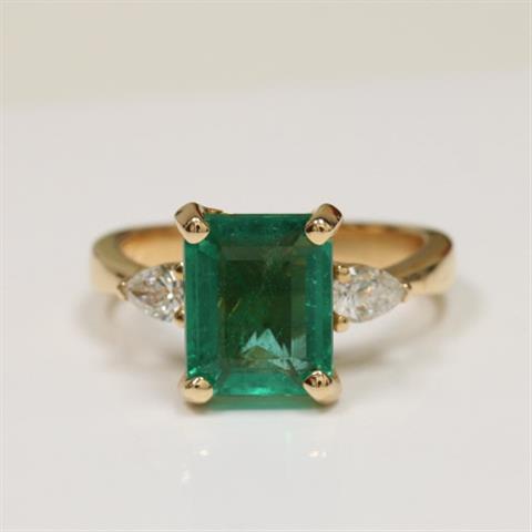 $9353 : Purchase Emerald Stone Ring image 1