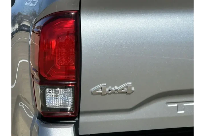 $31796 : Toyota Tacoma 2021 4x4 TRD P image 8