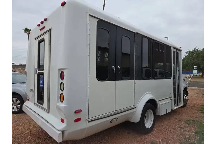 $9950 : 2005 Econoline Commercial Cut image 7