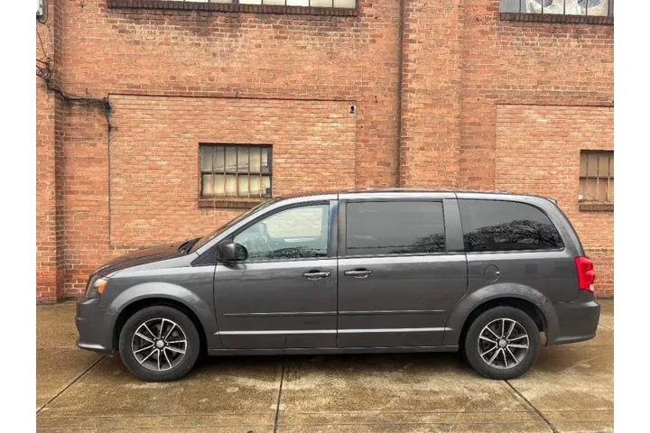 $7999 : 2017 Grand Caravan GT image 3
