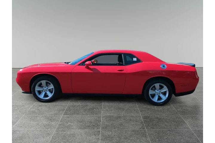 $21500 : Dodge Challenger 2023 SXT 2d image 2