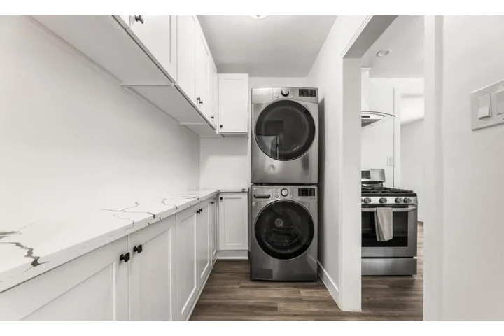 $2350 : 3Bed/2Bath Home For Rent in LA image 4