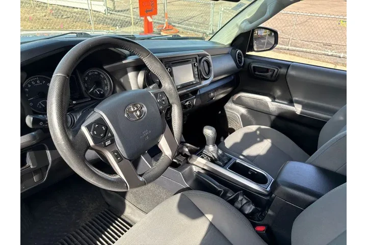 $25995 : 2017 Tacoma SR5 V6 image 9