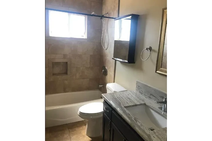 $1100 : Hawthorne ubicado en el centro image 4