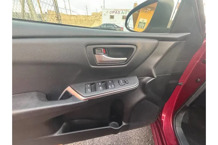 2017 Camry SE image 10