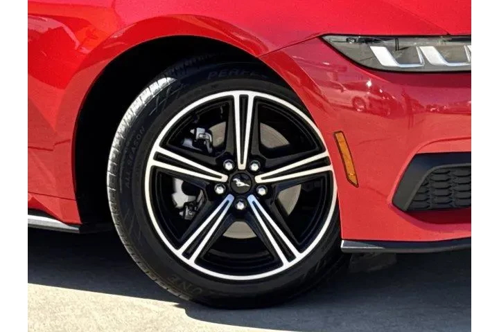 $32347 : Ford Mustang 2024 EcoBoost 2 image 3