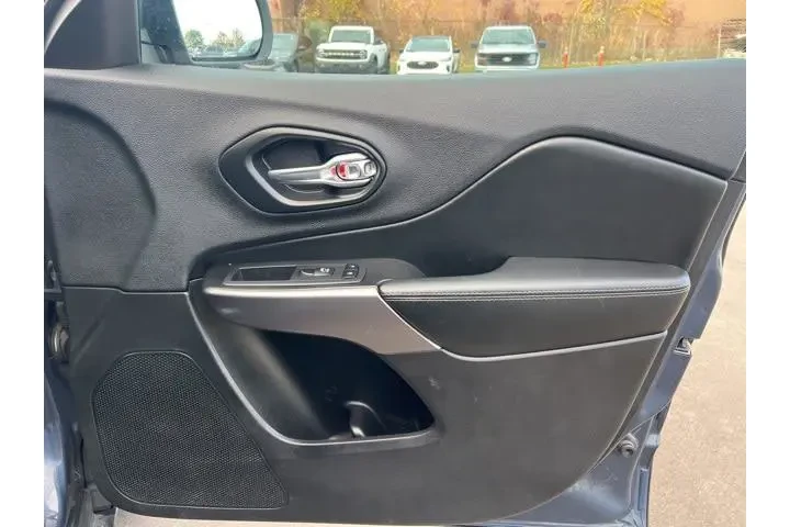 $16975 : Jeep Cherokee 2019 4x4 Limit image 10