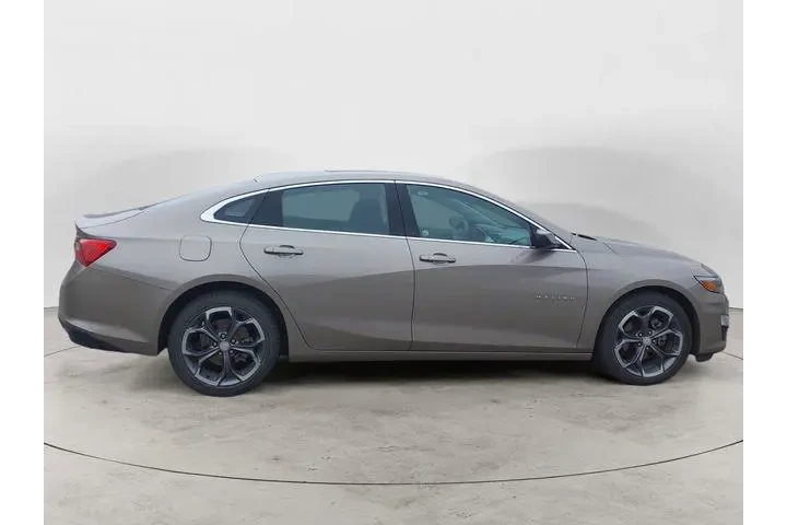 $22488 : Chevrolet Malibu 2024 LT 4dr image 6