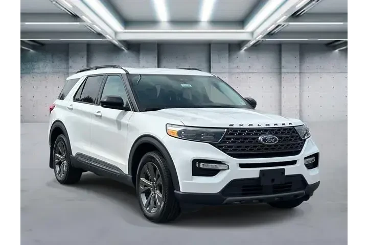 $33494 : Ford Explorer 2023 AWD XLT 4 image 2
