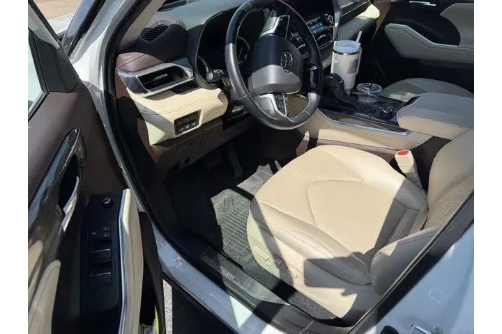 $39437 : Toyota Highlander 2022 AWD P image 9