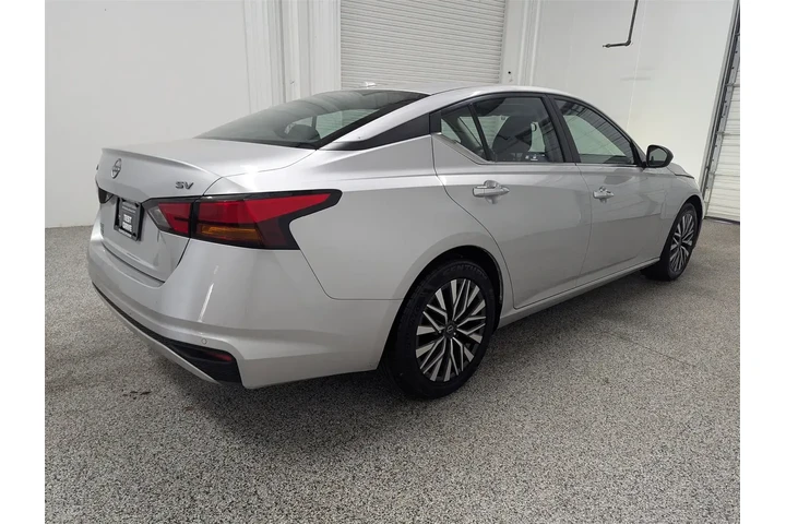 $21997 : Nissan Altima 2024 2.5 SV 4d image 3