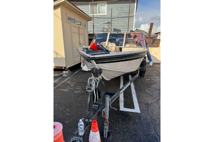 $8000 : Bote año 2000 (year ) image 3