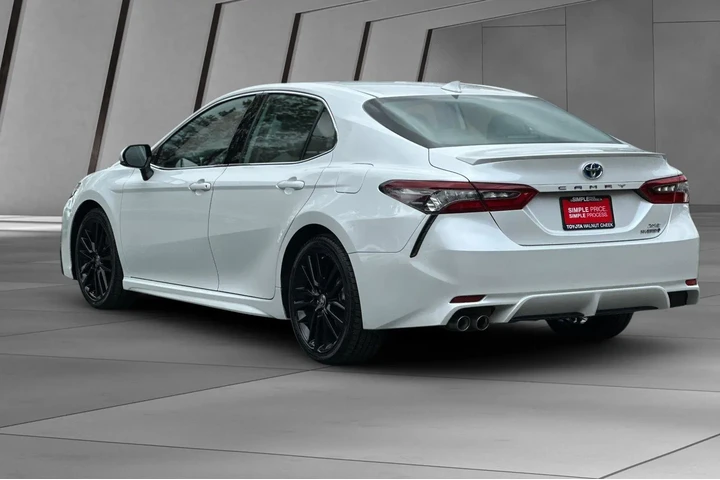 $30900 : Toyota Camry Hybrid 2023 XSE image 10