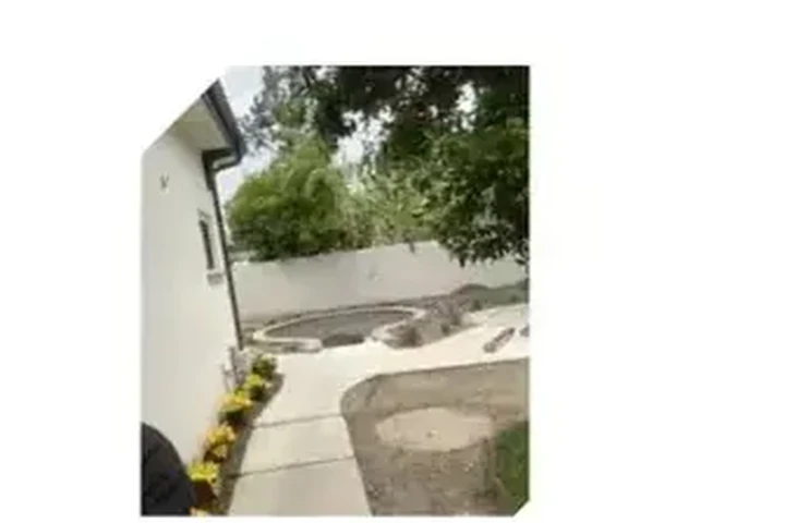 Concrete and block Walls image 1