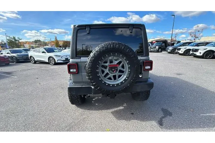$28000 : Jeep Wrangler Unlimited 2018 image 4