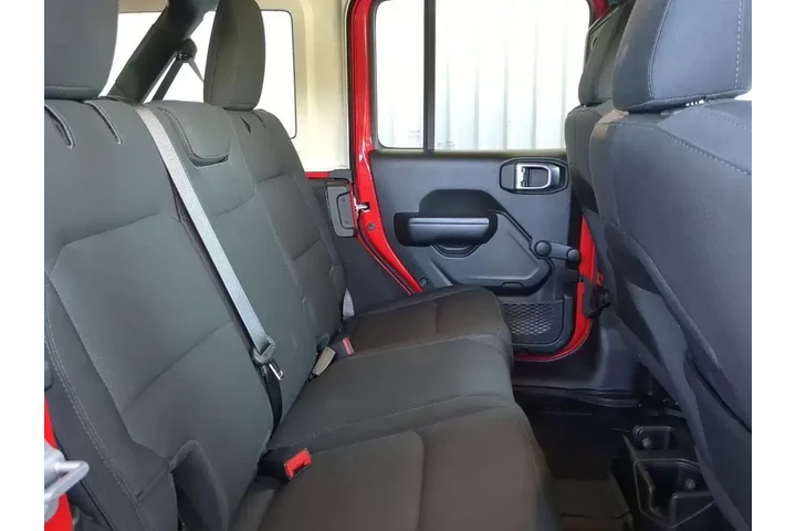 $26970 : Jeep Wrangler Unlimited 2021 image 7