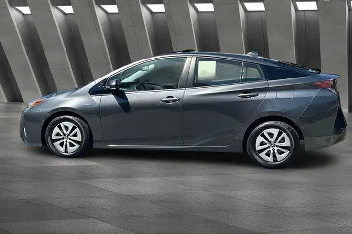 $19000 : Toyota Prius 2017 Four 4dr H image 8