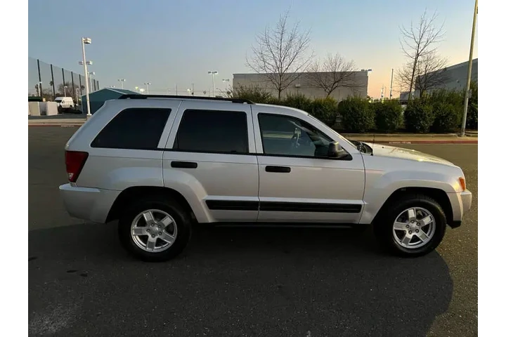 $7275 : 2005 Grand Cherokee Laredo image 6