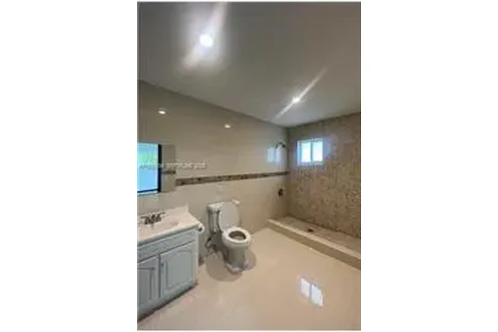 $4500 : Rental property with 4 bedro image 7