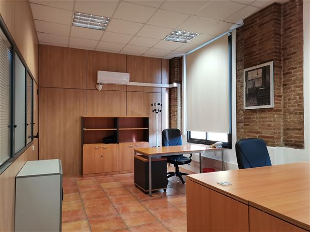 $705 : Furnished office Cornellà image 1