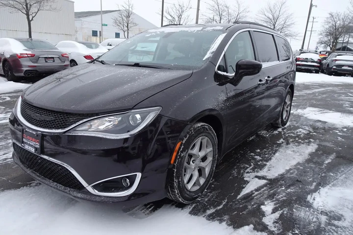 $14995 : 2018 PACIFICA image 3