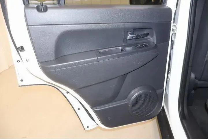 $10000 : Jeep Liberty 2012 4x4 Sport image 10