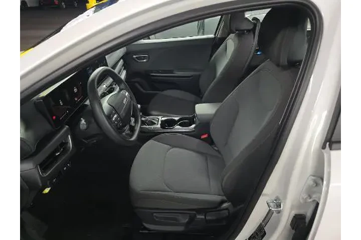 $24650 : Kia K4 2025 LXS 4dr Sedan image 6