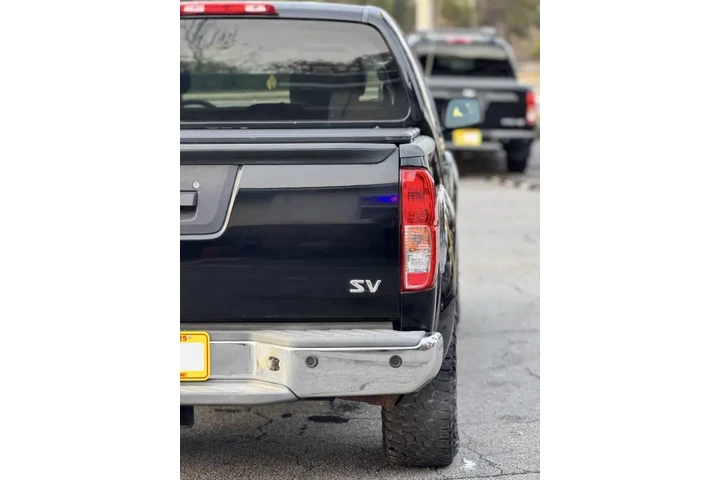 2013 Frontier SV image 6