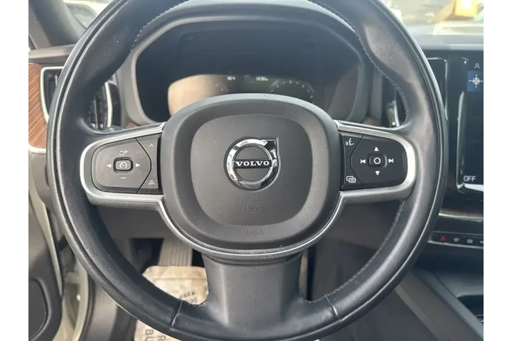 $24000 : Volvo XC60 2021 AWD T5 Momen image 9