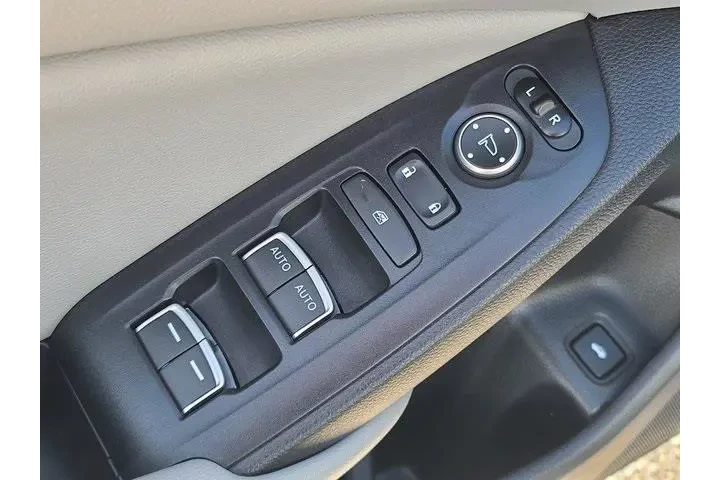 $19672 : Honda Accord Hybrid 2019 EX- image 10