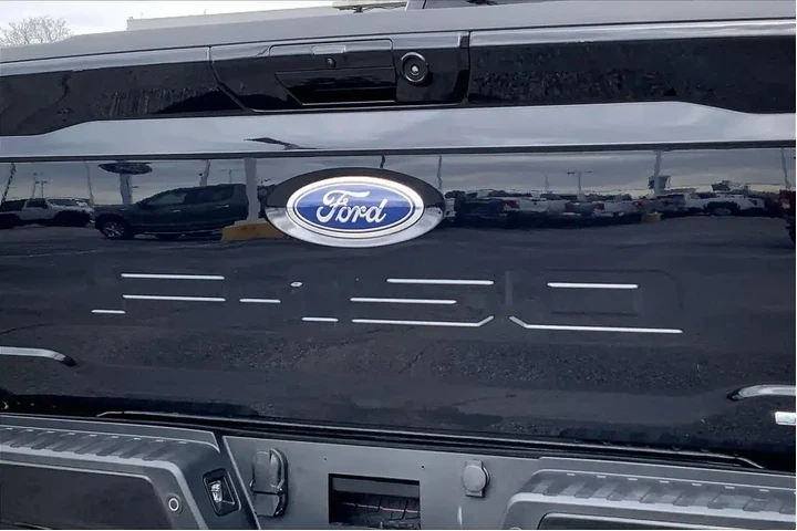 $38703 : Ford F-150 2023 4x4 XLT 4dr image 10