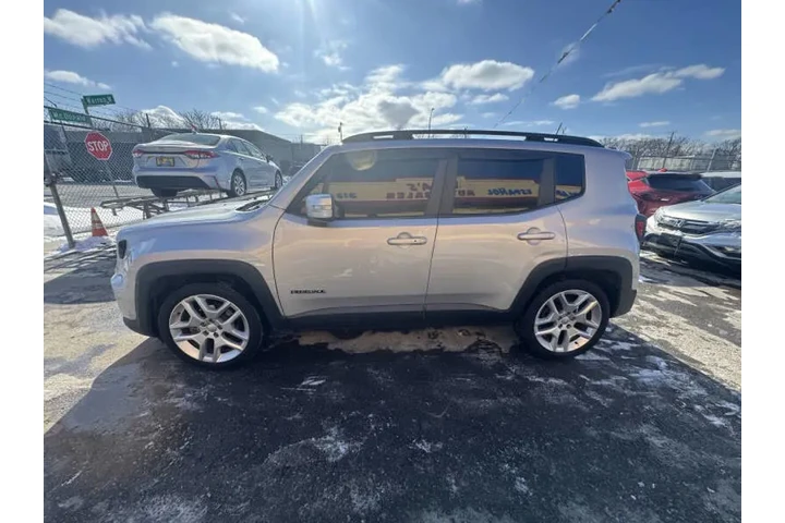 $15995 : 2021 Renegade Latitude image 5