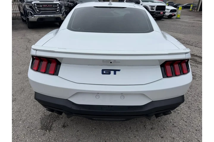 2024 Mustang GT Premium Coupe image 5