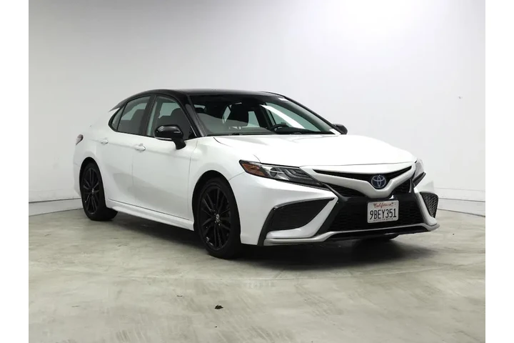 $28998 : Toyota Camry Hybrid 2022 XSE image 1