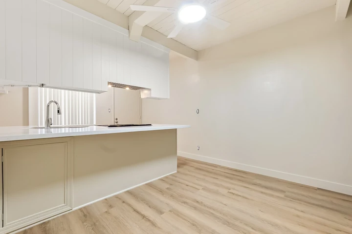 $1850 : Torrance 44 Studio $1,850 image 5