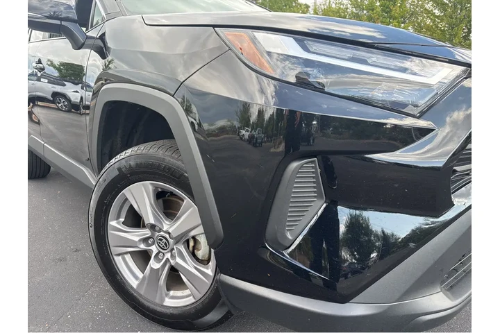 $31997 : Gold Certified2025 RAV4 XLE image 8