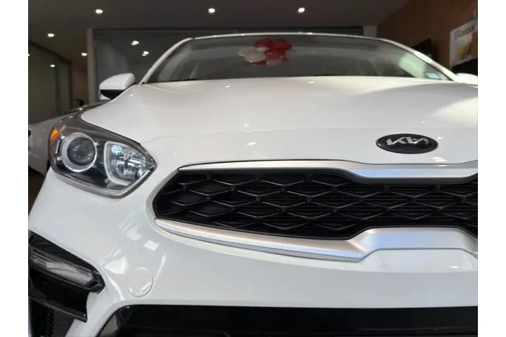 $14990 : Kia Forte 2021 FE 4dr Sedan image 9