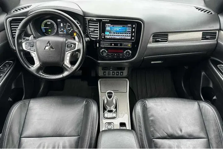 $15775 : Mitsubishi Outlander PHEV 20 image 5