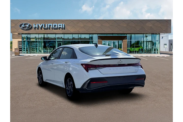 $27920 : Hyundai ELANTRA Hybrid 2026 image 5