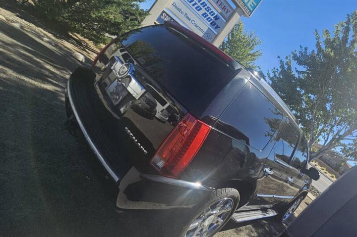 $14000 : 2007 Escalade image 4