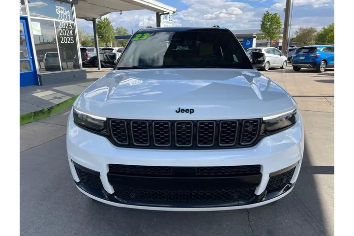 2023 Grand Cherokee L Summit image 2