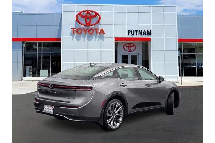 $32988 : Toyota Crown 2023 AWD XLE 4d image 4