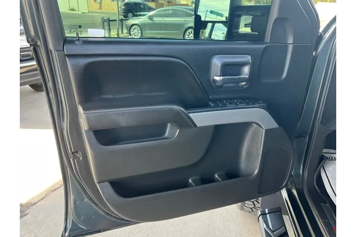 2017 Silverado 1500 LT Crew C image 10